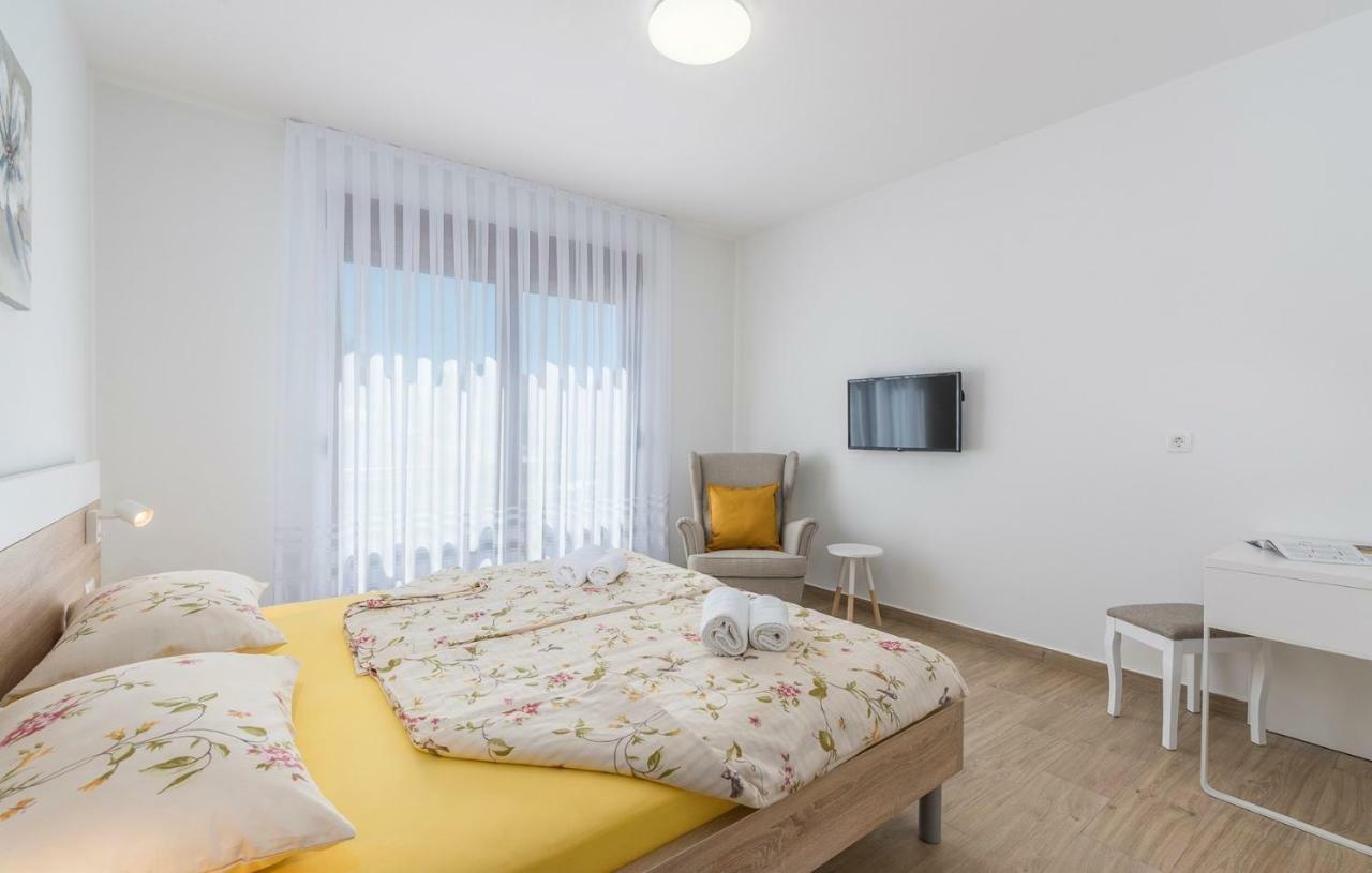 Apartments Hana In Funtana Kültér fotó