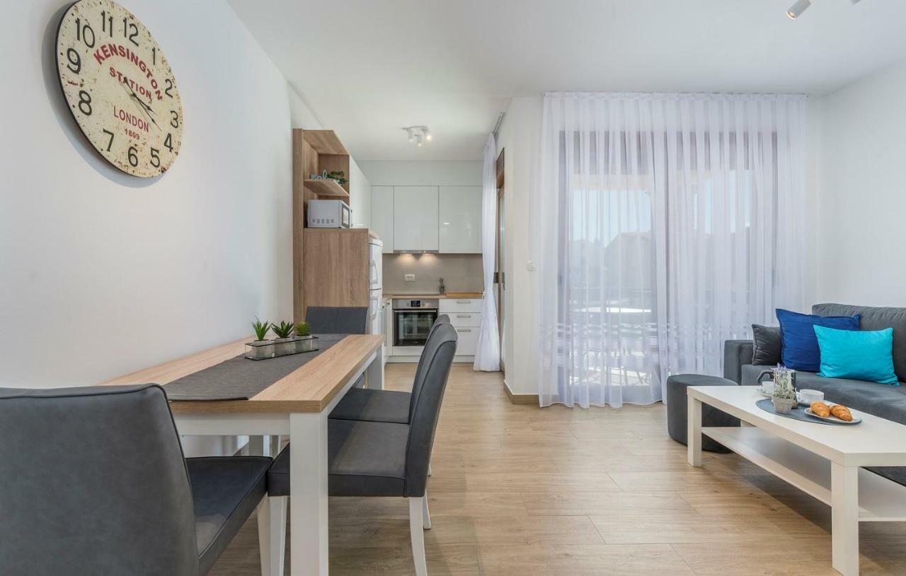 Apartments Hana In Funtana Kültér fotó