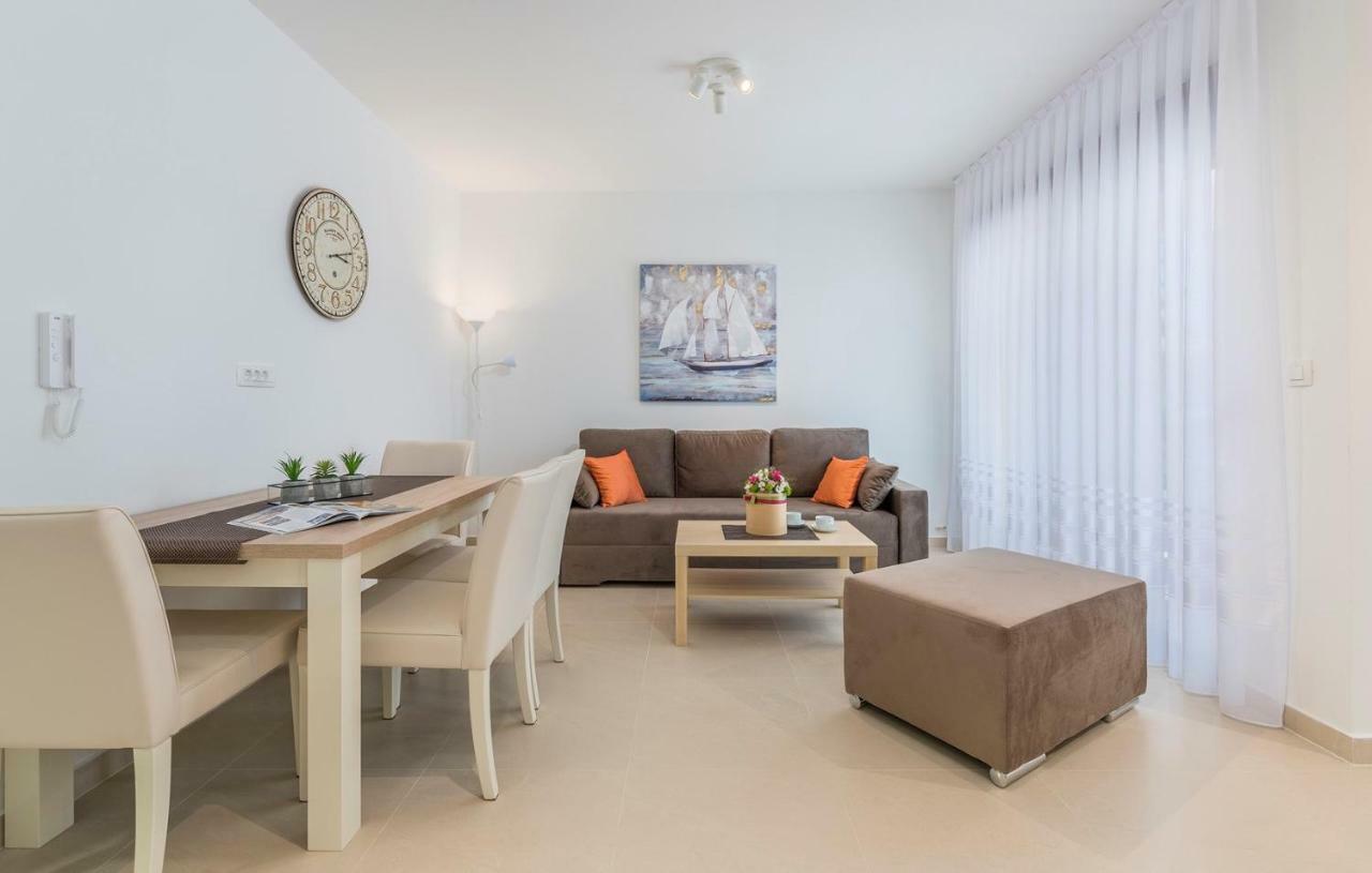 Apartments Hana In Funtana Kültér fotó