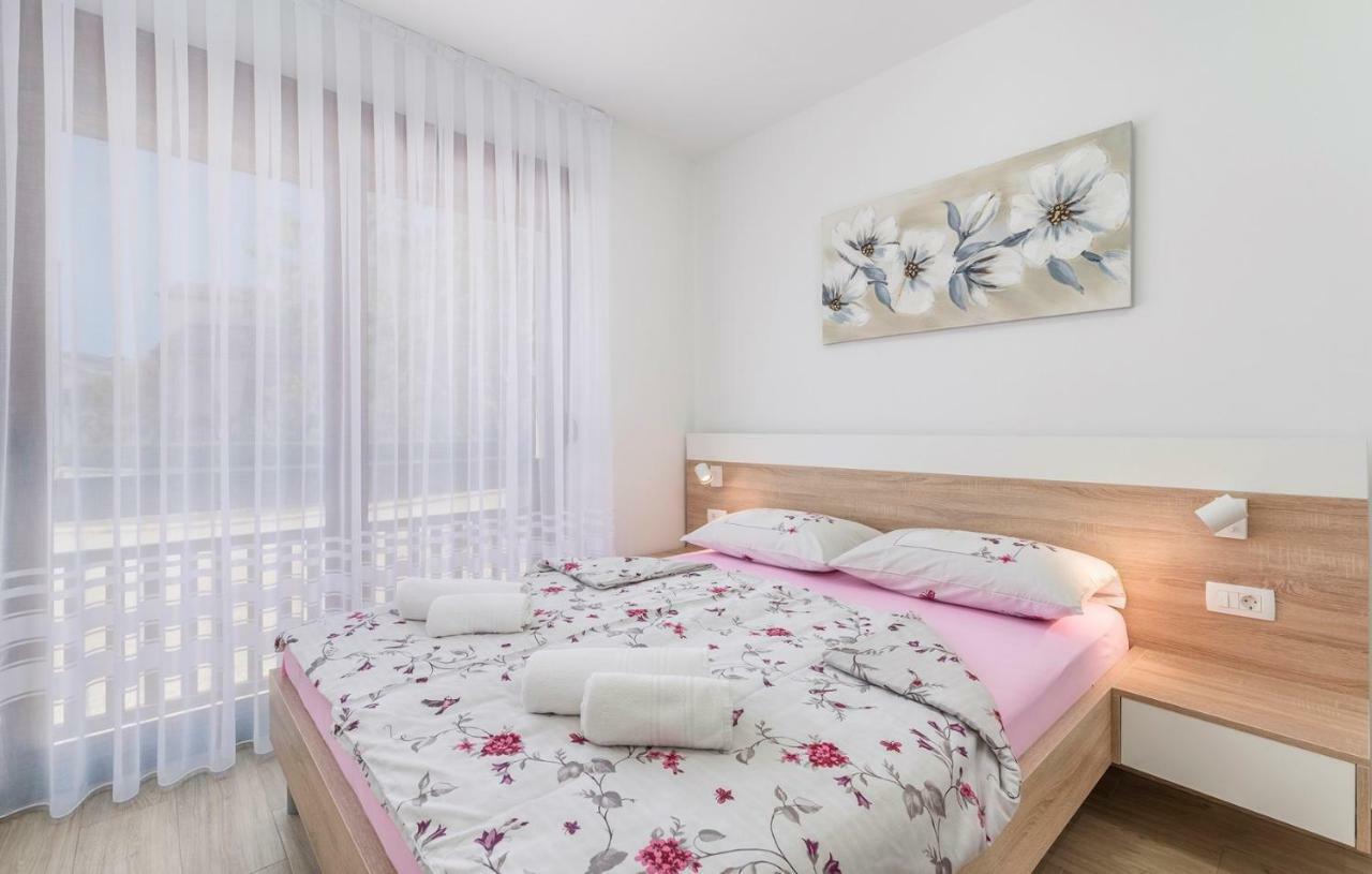Apartments Hana In Funtana Kültér fotó