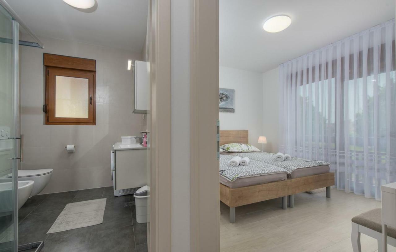 Apartments Hana In Funtana Kültér fotó