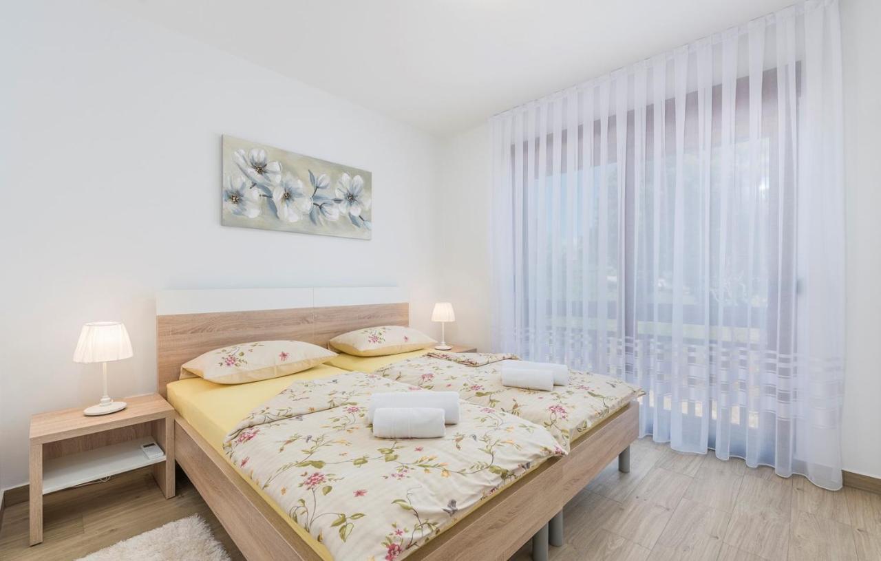 Apartments Hana In Funtana Kültér fotó